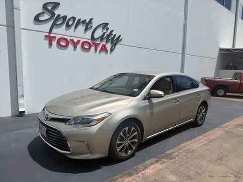 Used 2016 Toyota Avalon XLE FWD image 1