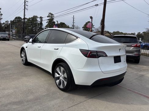 Used 2022 Tesla Model Y Long Range image 4
