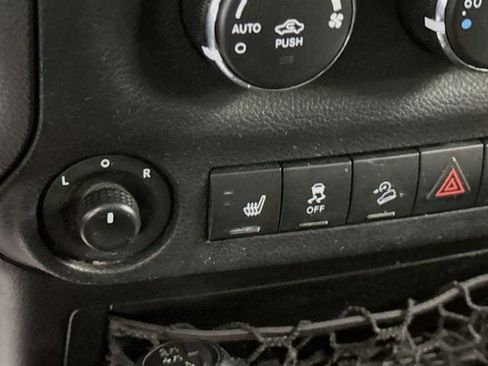 Used 2017 Jeep Wrangler Unlimited Sahara image 21