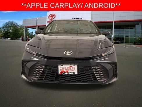 Used 2025 Toyota Camry SE image 8
