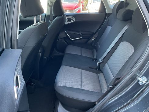 Used 2025 Kia Soul LX w/ LX Technology Package image 16