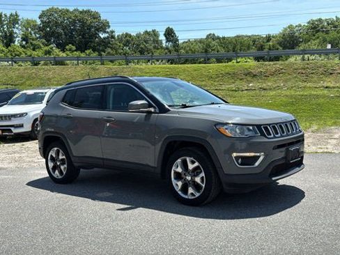 Used 2019 Jeep Compass Limited AWD/4WD image 2