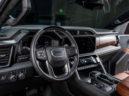 Used 2025 GMC Sierra 1500 Denali Ultimate image 17