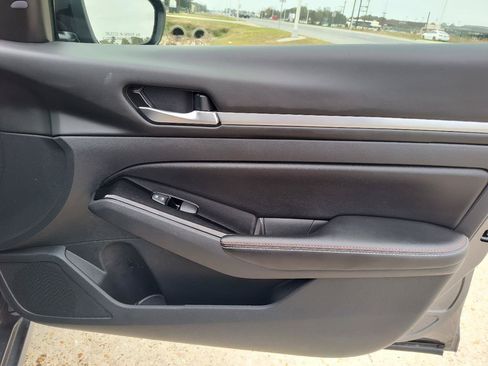 Used 2024 Nissan Altima 2.5 SR w/ SR Premium Package FWD image 23
