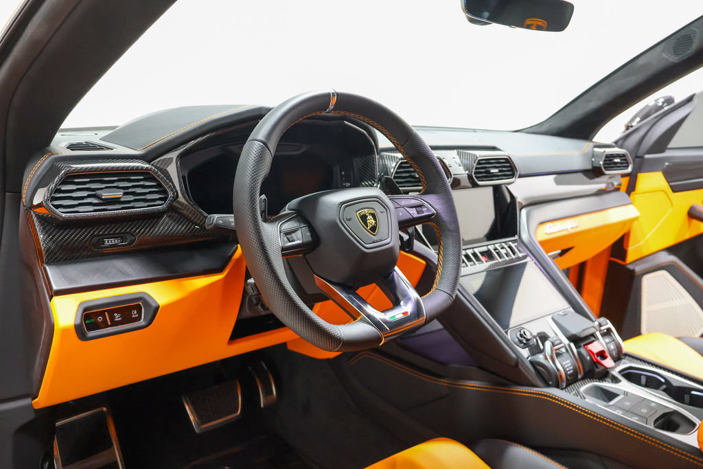Used 2021 Lamborghini Urus AWD/4WD image 29