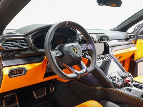 Used 2021 Lamborghini Urus AWD/4WD image 29