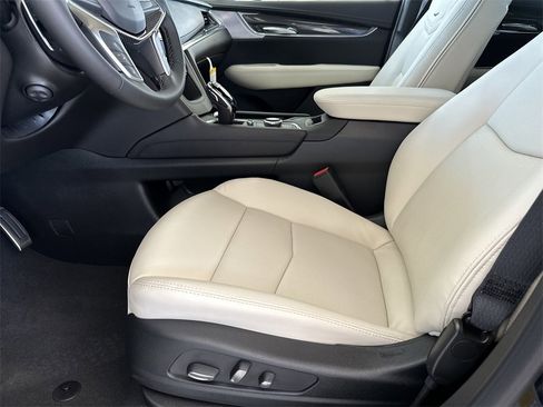 New 2025 Cadillac XT5 Sportv w/ Technology Package image 11