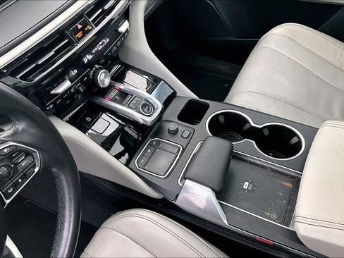 Certified 2022 Acura MDX SH-AWD w/ Technology Package image 17