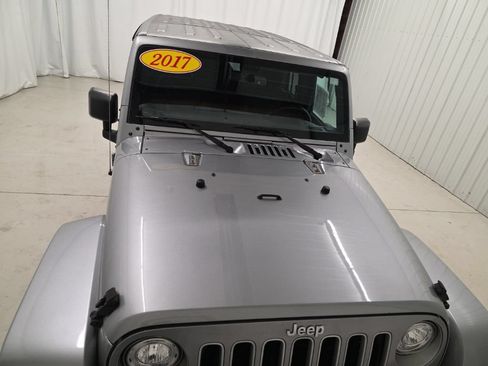 Used 2017 Jeep Wrangler Unlimited Sahara w/ Dual Top Group AWD/4WD image 10