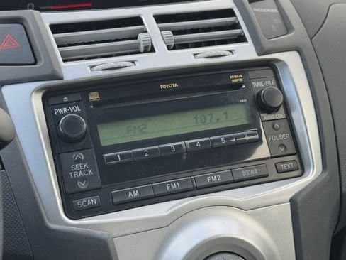 Used 2008 Toyota Yaris 2-Door Hatchback FWD image 5