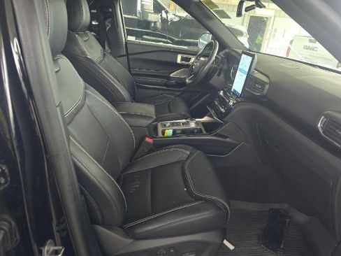 Used 2021 Ford Explorer ST w/ ST Street Pack image 6