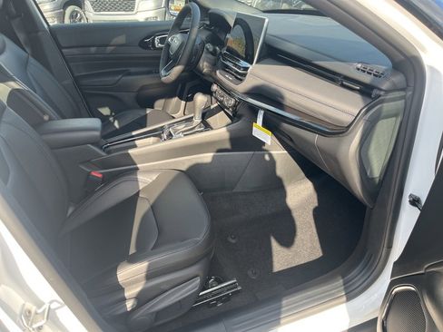 New 2026 Jeep Compass Limited image 11