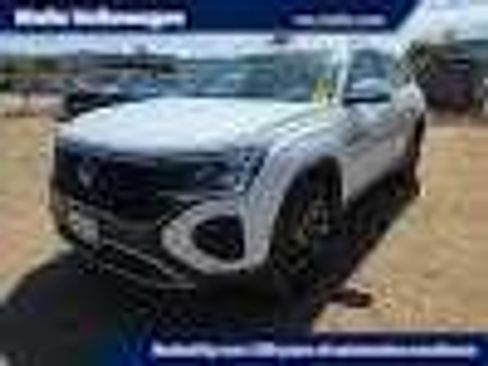 Used 2024 Volkswagen Atlas Cross Sport SE w/ Panoramic Sunroof Package FWD image 1