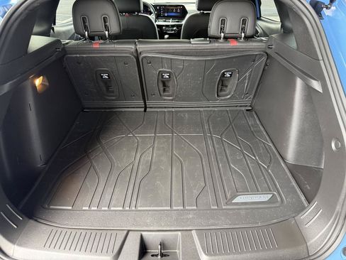 Used 2024 Chevrolet Trax RS w/ Sunroof Package FWD image 40