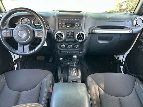 Certified 2017 Jeep Wrangler Unlimited Rubicon w/ Connectivity Group image 11