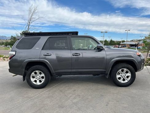 Used 2020 Toyota 4Runner SR5 AWD/4WD image 9