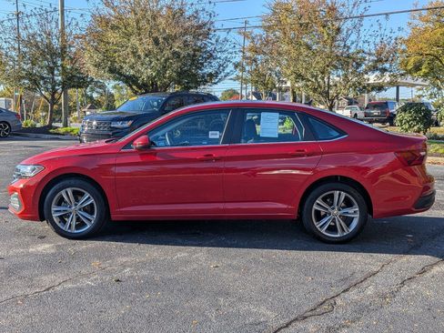 Used 2023 Volkswagen Jetta SE w/ Panoramic Sunroof Package image 9