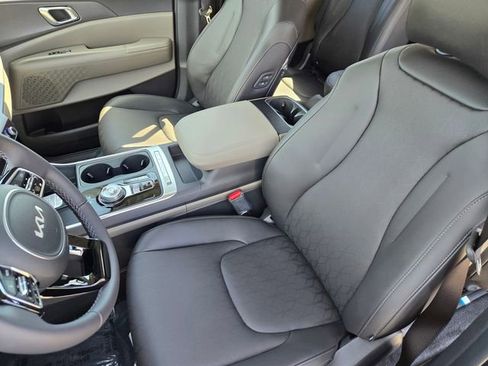 New 2026 Kia Carnival EX image 22