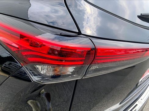 Used 2023 Toyota Highlander XLE AWD/4WD image 35