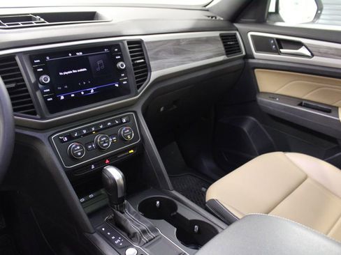 Used 2021 Volkswagen Atlas Cross Sport SE FWD image 22