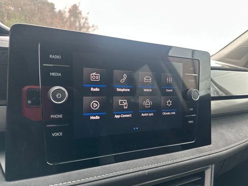 New 2026 Volkswagen Taos SE image 9