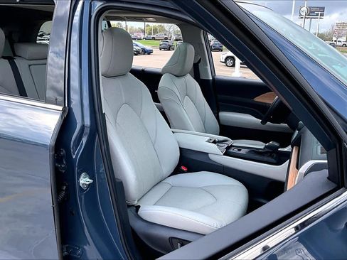 Used 2024 Toyota Grand Highlander Limited image 9