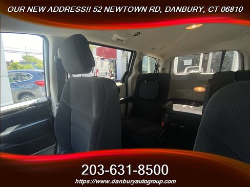 Used 2019 Dodge Grand Caravan SE FWD image 19