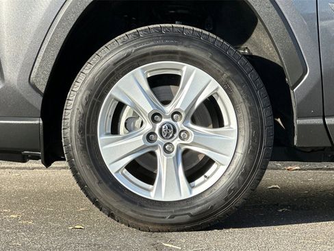 Used 2020 Toyota RAV4 LE image 27