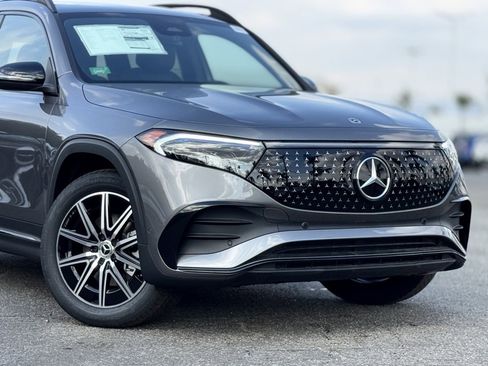 Used 2024 Mercedes-Benz EQB 300 4MATIC image 3