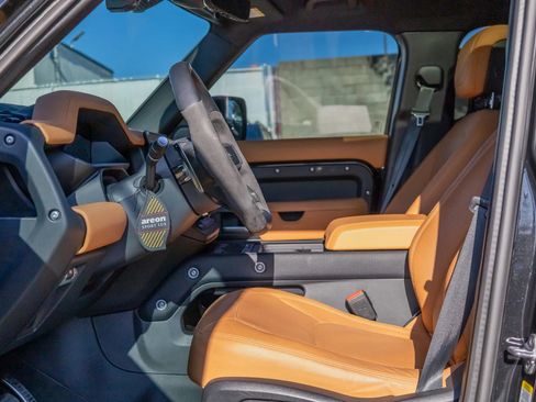 Used 2024 Land Rover Defender 110 V8 image 38