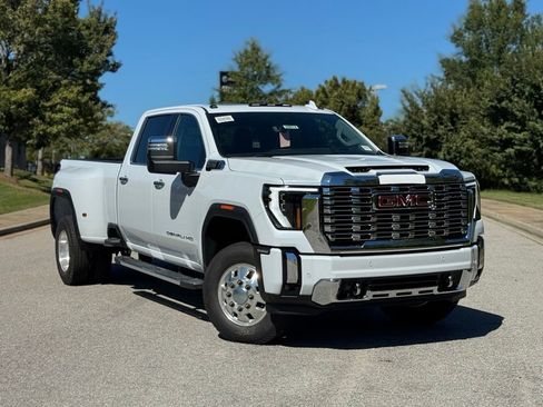 New 2026 GMC Sierra 3500 Denali w/ Denali Reserve Package image 2
