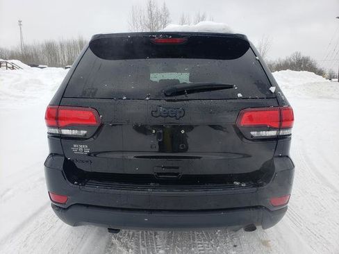 Used 2019 Jeep Grand Cherokee Laredo image 4