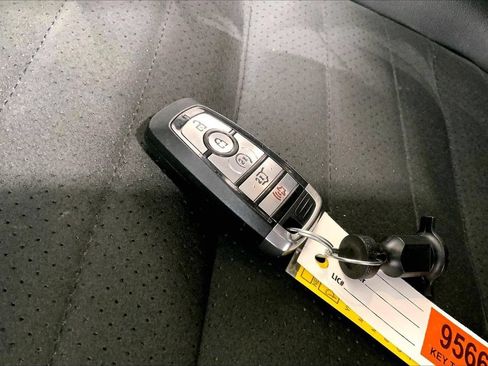 Used 2021 Ford Escape SEL w/ SEL Stealth AWD Package image 19