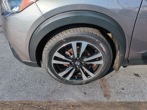 Used 2018 Nissan Kicks SV FWD image 9