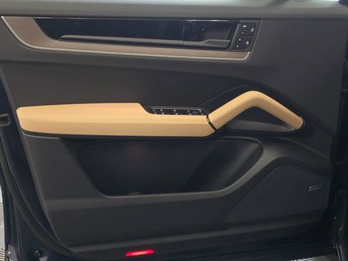 New 2026 Porsche Cayenne Coupe image 34