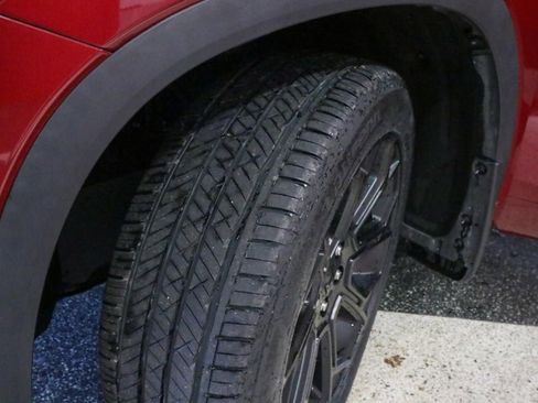 Used 2023 Toyota Highlander LE image 21