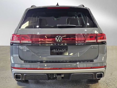 Used 2026 Volkswagen Atlas Peak Edition AWD/4WD image 6