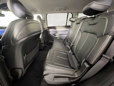 Used 2023 Jeep Grand Cherokee L Limited image 24