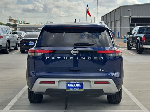 Used 2025 Nissan Pathfinder SL FWD image 5