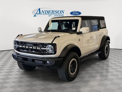 Certified 2023 Ford Bronco Outer Banks w/ Sasquatch Package image 1