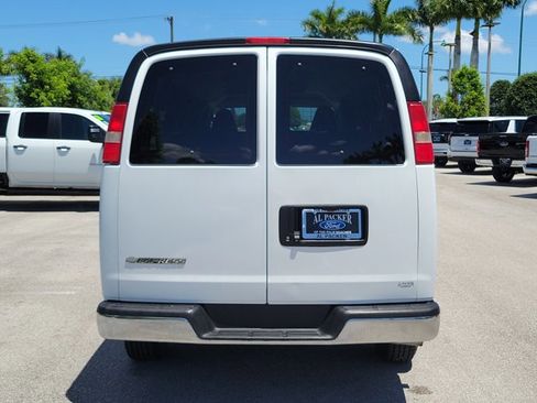 Used 2017 Chevrolet Express 3500 LT w/ LT Preferred Equipment Group RWD image 9