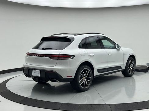 Certified 2025 Porsche Macan image 9