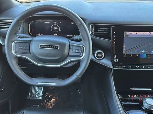 Used 2024 Jeep Wagoneer Series II w/ Flexible Seating Group image 9