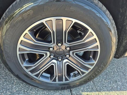 Used 2023 Jeep Wagoneer 2WD w/ Premium Group I image 9