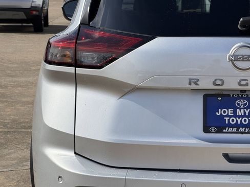Used 2025 Nissan Rogue SV FWD image 10