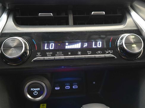 Certified 2024 Toyota Venza LE AWD/4WD image 14