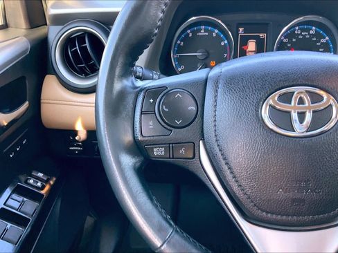 Used 2018 Toyota RAV4 Limited image 24