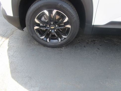 Used 2023 Chevrolet TrailBlazer LT w/ Convenience Package image 2