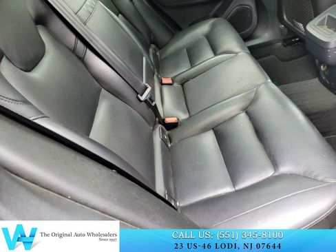 Used 2019 Volvo XC60 T6 Momentum w/ Multimedia Package AWD/4WD image 17