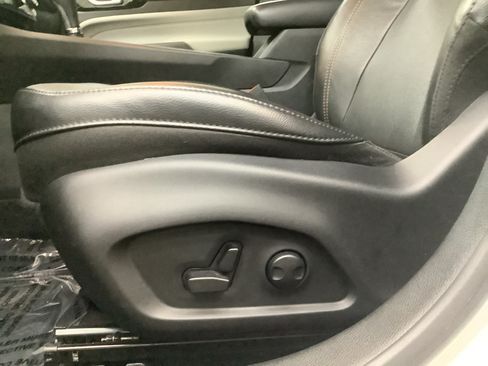Used 2023 Jeep Compass Limited AWD/4WD image 12